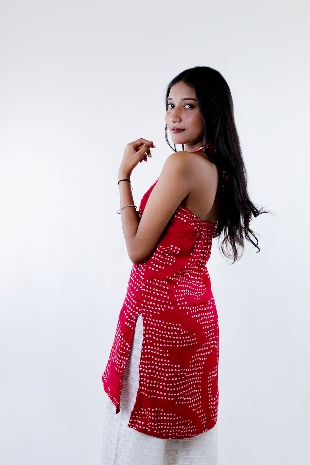 Gulabi Nazakat Halter Kurti